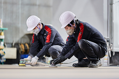 ウィングボディの架装